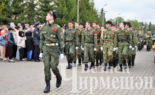 Чирмешәндә Җиңү көненә багышланган парад (ФОТОРЕПОРТАЖ)