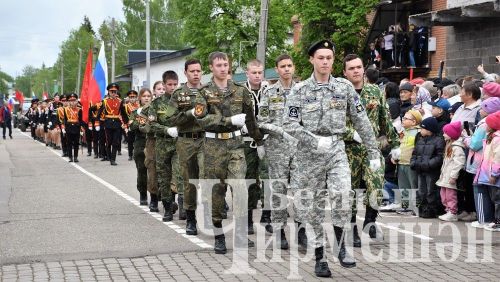 Чирмешәндә Җиңү көненә багышланган парад (ФОТОРЕПОРТАЖ)