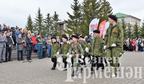 Чирмешәндә Җиңү көненә багышланган парад (ФОТОРЕПОРТАЖ)