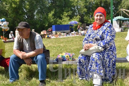 Бәркәтәдә Авыл көнендә ир-егетләр дә чиләк-көянтә белән йөгерделәр (ФОТОРЕПОРТАЖ)