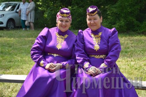 Бәркәтәдә Авыл көнендә ир-егетләр дә чиләк-көянтә белән йөгерделәр (ФОТОРЕПОРТАЖ)