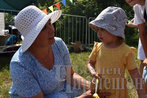 Бәркәтәдә Авыл көнендә ир-егетләр дә чиләк-көянтә белән йөгерделәр (ФОТОРЕПОРТАЖ)
