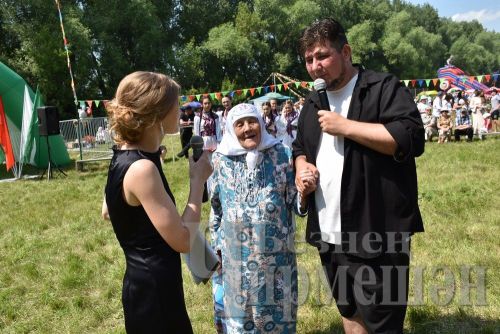 Бәркәтәдә Авыл көнендә ир-егетләр дә чиләк-көянтә белән йөгерделәр (ФОТОРЕПОРТАЖ)