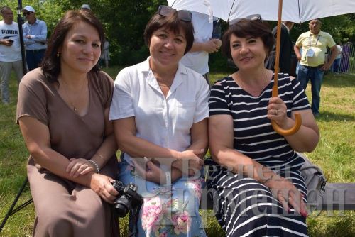 Бәркәтәдә Авыл көнендә ир-егетләр дә чиләк-көянтә белән йөгерделәр (ФОТОРЕПОРТАЖ)