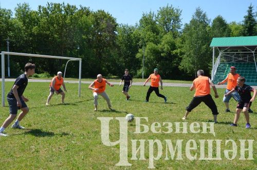 Чирмешән эшмәкәрләре футболдан соң сарык шулпасы белән сыйландылар (ФОТОРЕПОРТАЖ)