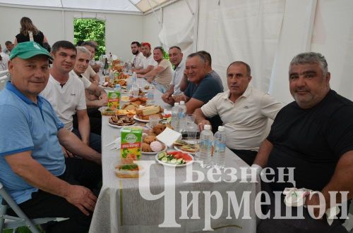 Чирмешән эшмәкәрләре футболдан соң сарык шулпасы белән сыйландылар (ФОТОРЕПОРТАЖ)