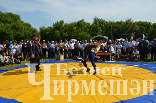 Чирмешән Сабан туе: баш батыр Марат Каримовны питбайк белән бүләкләделәр (ФОТОРЕПОРТАЖ)