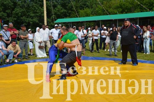 Чирмешән Сабан туе: баш батыр Марат Каримовны питбайк белән бүләкләделәр (ФОТОРЕПОРТАЖ)