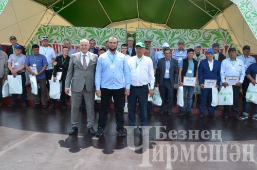 Чирмешән Сабан туе: кыр батыры мини-тракторга ия (ФОТОРЕПОРТАЖ)
