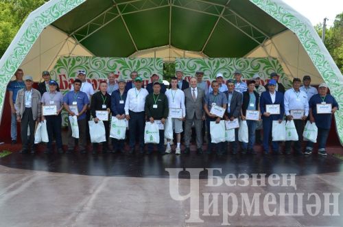 Чирмешән Сабан туе: кыр батыры мини-тракторга ия (ФОТОРЕПОРТАЖ)