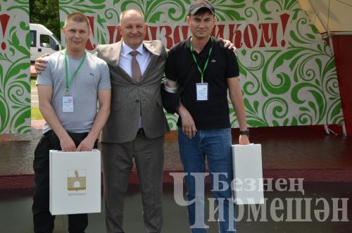 Чирмешән Сабан туе: кыр батыры мини-тракторга ия (ФОТОРЕПОРТАЖ)