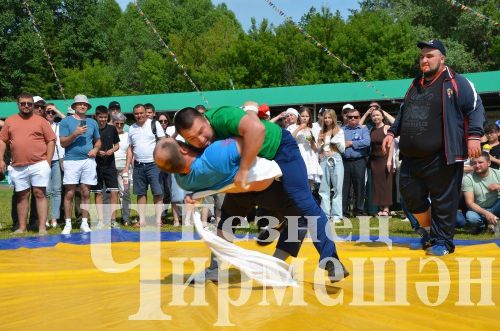 Чирмешән Сабан туе: баш батыр Марат Каримовны питбайк белән бүләкләделәр (ФОТОРЕПОРТАЖ)