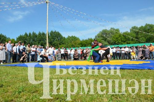 Чирмешән Сабан туе: баш батыр Марат Каримовны питбайк белән бүләкләделәр (ФОТОРЕПОРТАЖ)