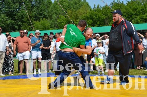 Чирмешән Сабан туе: баш батыр Марат Каримовны питбайк белән бүләкләделәр (ФОТОРЕПОРТАЖ)