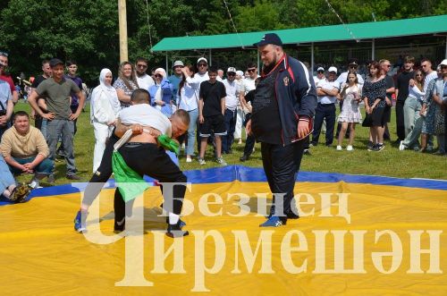 Чирмешән Сабан туе: баш батыр Марат Каримовны питбайк белән бүләкләделәр (ФОТОРЕПОРТАЖ)