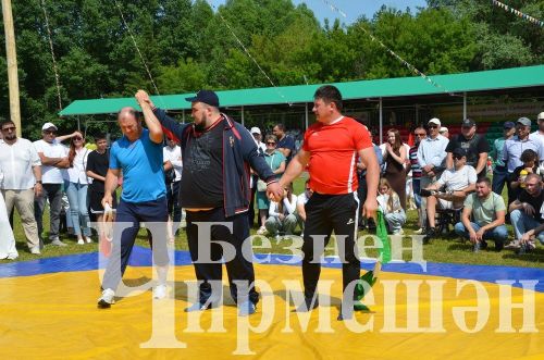 Чирмешән Сабан туе: баш батыр Марат Каримовны питбайк белән бүләкләделәр (ФОТОРЕПОРТАЖ)