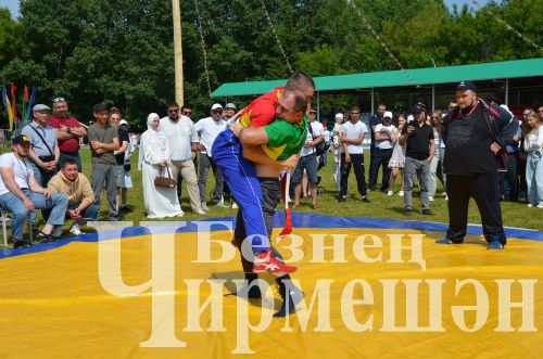 Чирмешән Сабан туе: баш батыр Марат Каримовны питбайк белән бүләкләделәр (ФОТОРЕПОРТАЖ)