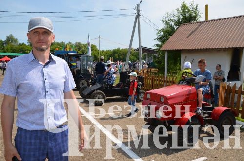 Чирмешән Сабан туе: баш батыр Марат Каримовны питбайк белән бүләкләделәр (ФОТОРЕПОРТАЖ)