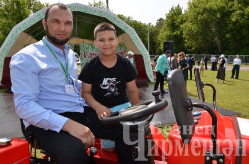 Чирмешән Сабан туе: кыр батыры мини-тракторга ия (ФОТОРЕПОРТАЖ)