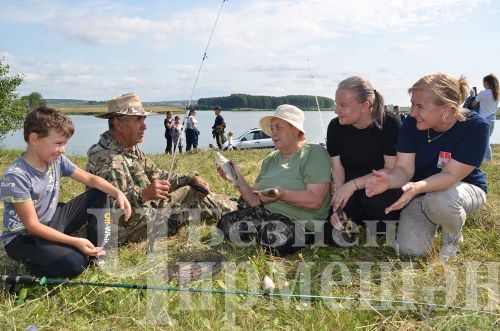 Черемшанцы на Ильмовском пруду соревновались в рыбной ловле (ФОТОРЕПОРТАЖ)