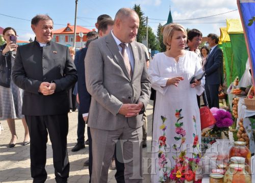 Чирмешәндә укытучыларның август конференциясе хәйрия ярминкәсе белән башланды (ФОТОРЕПОРТАЖ)