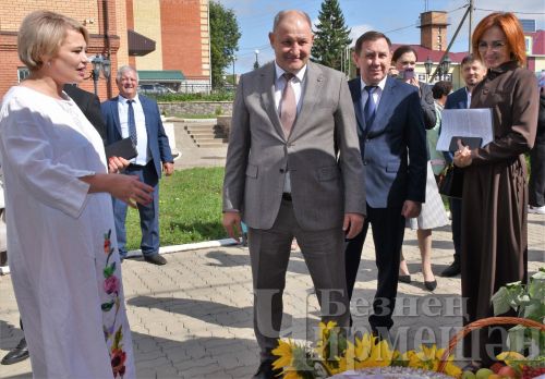 Чирмешәндә укытучыларның август конференциясе хәйрия ярминкәсе белән башланды (ФОТОРЕПОРТАЖ)