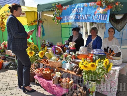 Чирмешәндә укытучыларның август конференциясе хәйрия ярминкәсе белән башланды (ФОТОРЕПОРТАЖ)
