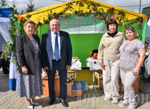 Чирмешәндә укытучыларның август конференциясе хәйрия ярминкәсе белән башланды (ФОТОРЕПОРТАЖ)