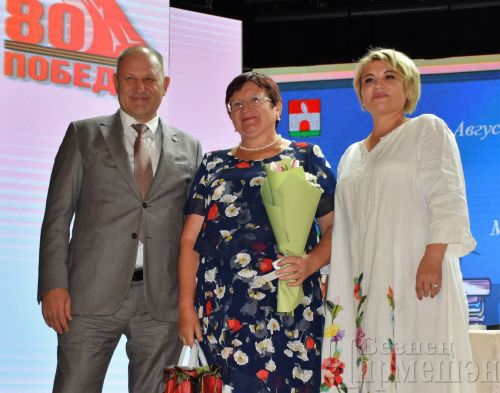 Чирмешәндә яңа уку елы алдыннан укытучыларны бүләкләделәр (ФОТОРЕПОРТАЖ)