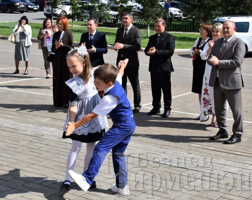 Чирмешәндә укытучыларның август конференциясе хәйрия ярминкәсе белән башланды (ФОТОРЕПОРТАЖ)