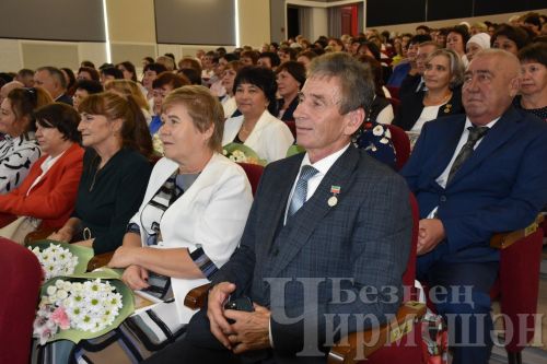 Чирмешәндә укытучыларның август конференциясе хәйрия ярминкәсе белән башланды (ФОТОРЕПОРТАЖ)