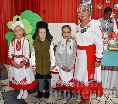 Чирмешәндә укытучыларның август конференциясе хәйрия ярминкәсе белән башланды (ФОТОРЕПОРТАЖ)