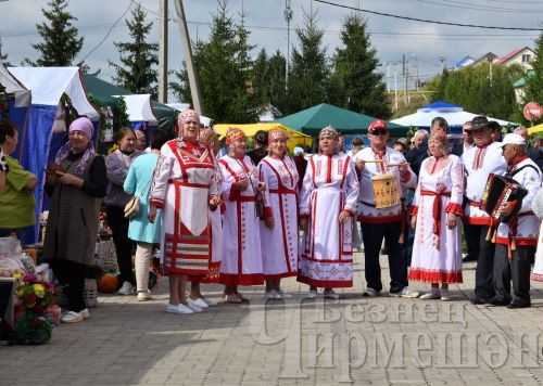Чирмешәндә укытучыларның август конференциясе хәйрия ярминкәсе белән башланды (ФОТОРЕПОРТАЖ)