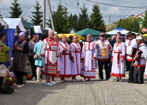 Чирмешәндә яңа уку елы алдыннан укытучыларны бүләкләделәр (ФОТОРЕПОРТАЖ)