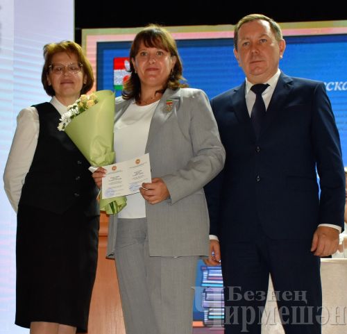 Чирмешәндә яңа уку елы алдыннан укытучыларны бүләкләделәр (ФОТОРЕПОРТАЖ)