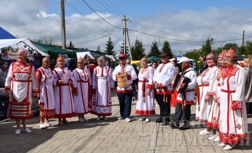 Чирмешәндә укытучыларның август конференциясе хәйрия ярминкәсе белән башланды (ФОТОРЕПОРТАЖ)