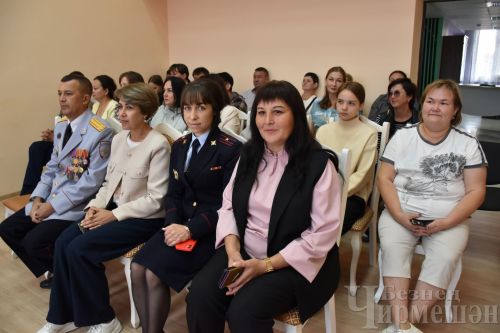 Татарстан Республикасы көне алдыннан яшь чирмешәнлеләргә паспортлар тапшырдылар (ФОТОРЕПОРТАЖ)