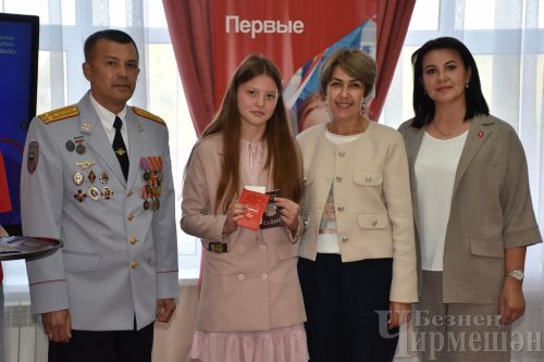 Татарстан Республикасы көне алдыннан яшь чирмешәнлеләргә паспортлар тапшырдылар (ФОТОРЕПОРТАЖ)