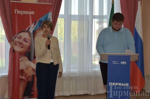 Татарстан Республикасы көне алдыннан яшь чирмешәнлеләргә паспортлар тапшырдылар (ФОТОРЕПОРТАЖ)
