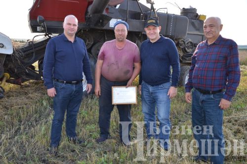 Чирмешән районында урак уңганнарын тагын бүләкләделәр (ФОТОРЕПОРТАЖ)