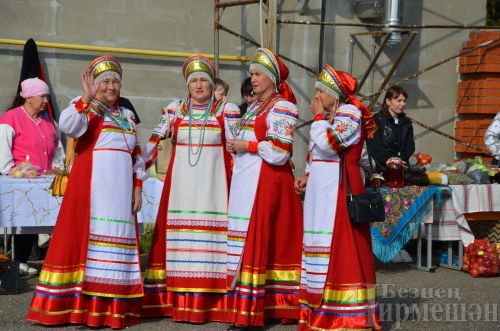 Чирмешән районы мәктәпләре Игелеклелек ярминкәсендә сату итте (ФОТОРЕПОРТАЖ)