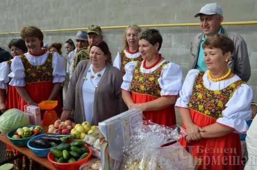 Чирмешән районы мәктәпләре Игелеклелек ярминкәсендә сату итте (ФОТОРЕПОРТАЖ)
