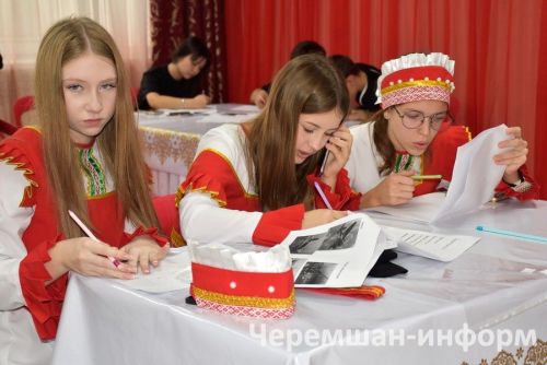 В Черемшане прошел республиканский форум мордовской молодежи "Вастома" (ФОТОРЕПОРТАЖ)