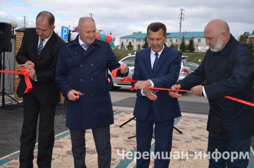 Двойной праздник в Черемшане: тепло души и новые дороги (ФОТОРЕПОРТАЖ)