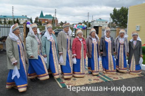 Двойной праздник в Черемшане: тепло души и новые дороги (ФОТОРЕПОРТАЖ)