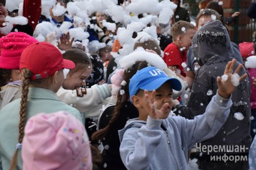 Чирмешәндә Балаларны яклау көненә күбекле шоу оештырганнар (ФОТОРЕПОРТАЖ)
