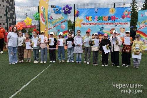 Чирмешәндә Балаларны яклау көненә күбекле шоу оештырганнар (ФОТОРЕПОРТАЖ)