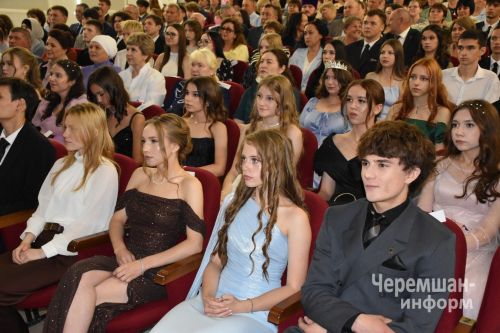 Чирмешәндә мәктәп укучыларының районкүләм чыгарылыш кичәсе үтте (ФОТОРЕПОРТАЖ)