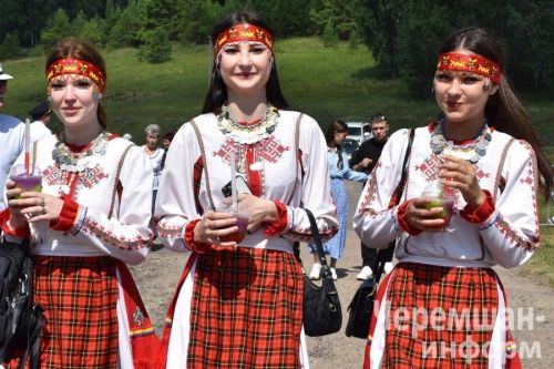 Чирмешән районындагы «Уяв» төсләре: озакка истә калачак бәйрәмнең фототарихы (ФОТОРЕПОРТАЖ)