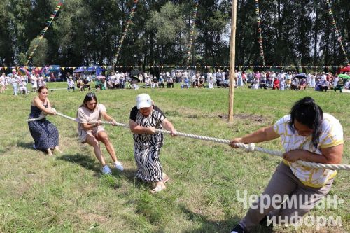Бәркәтәдә Авыл көнендә туганнар, сыйныфташлар очрашты (ФОТОРЕПОРТАЖ)